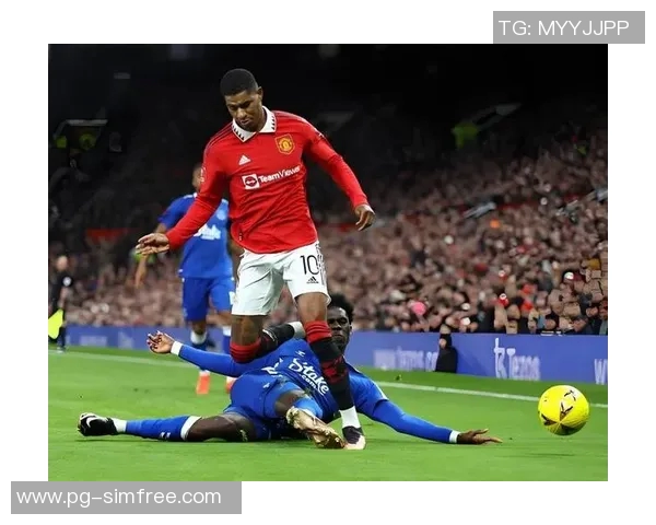 足总杯精彩对决曼城6-2战胜巴黎圣日耳曼神扑瞬间引发全场狂欢